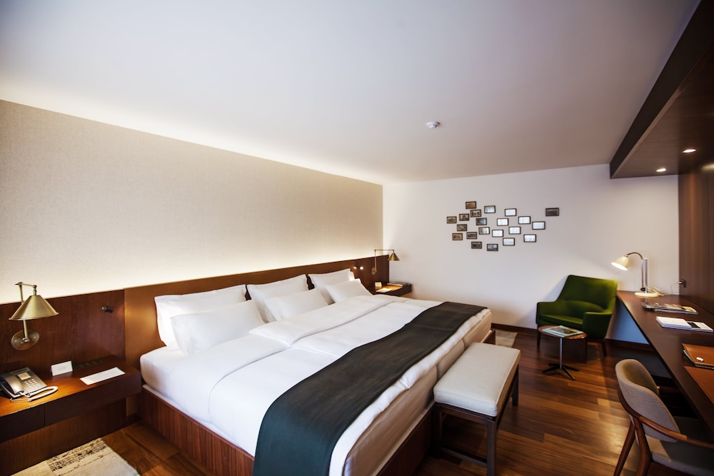 DELUXE, TWIN BEDS
