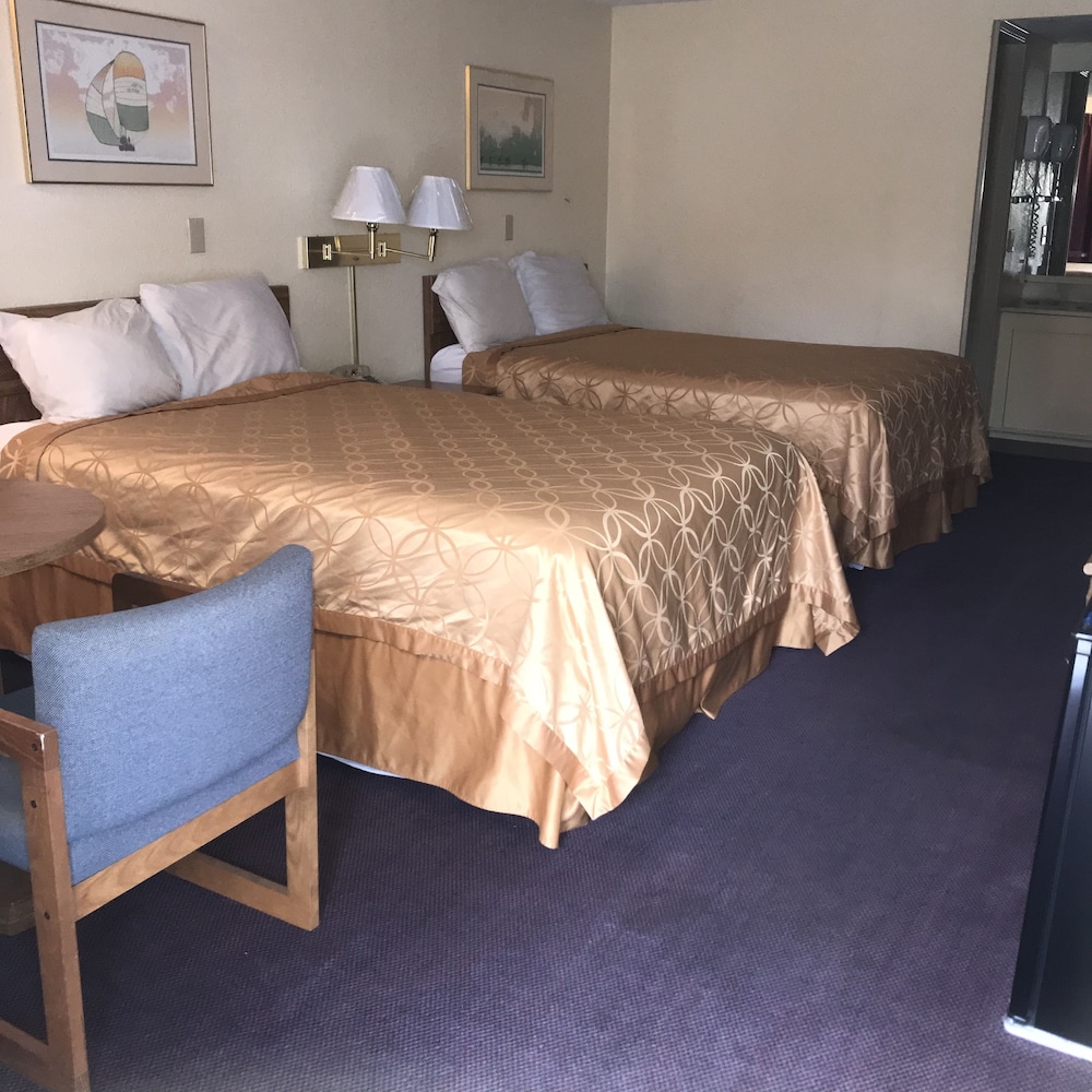 Rodeway Inn Findlay University Area 15/43