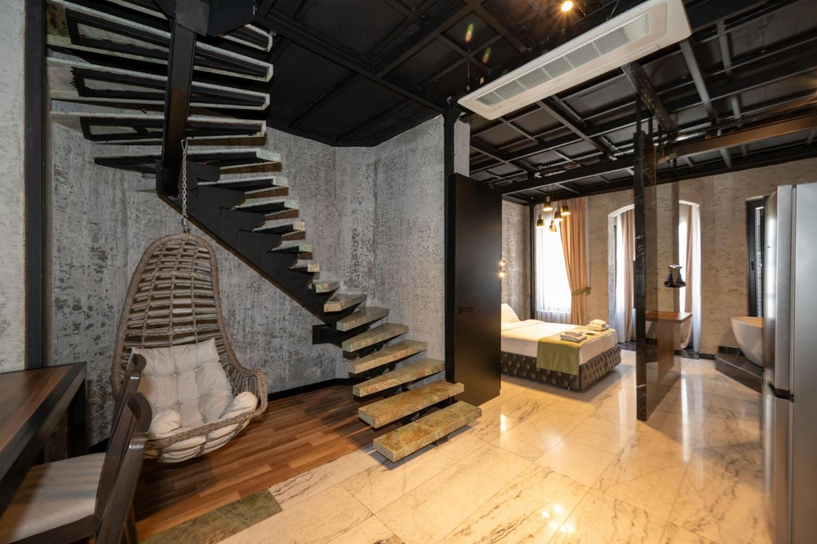 Monev Istanbul 24/48