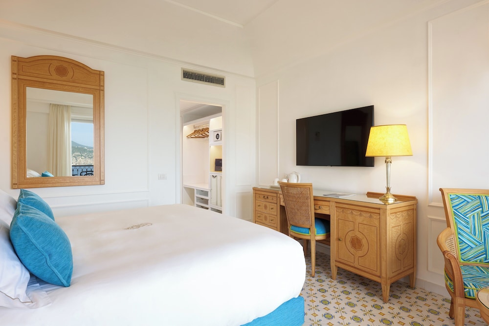 DELUXE, DOUBLE OR TWIN BED, BALCONY