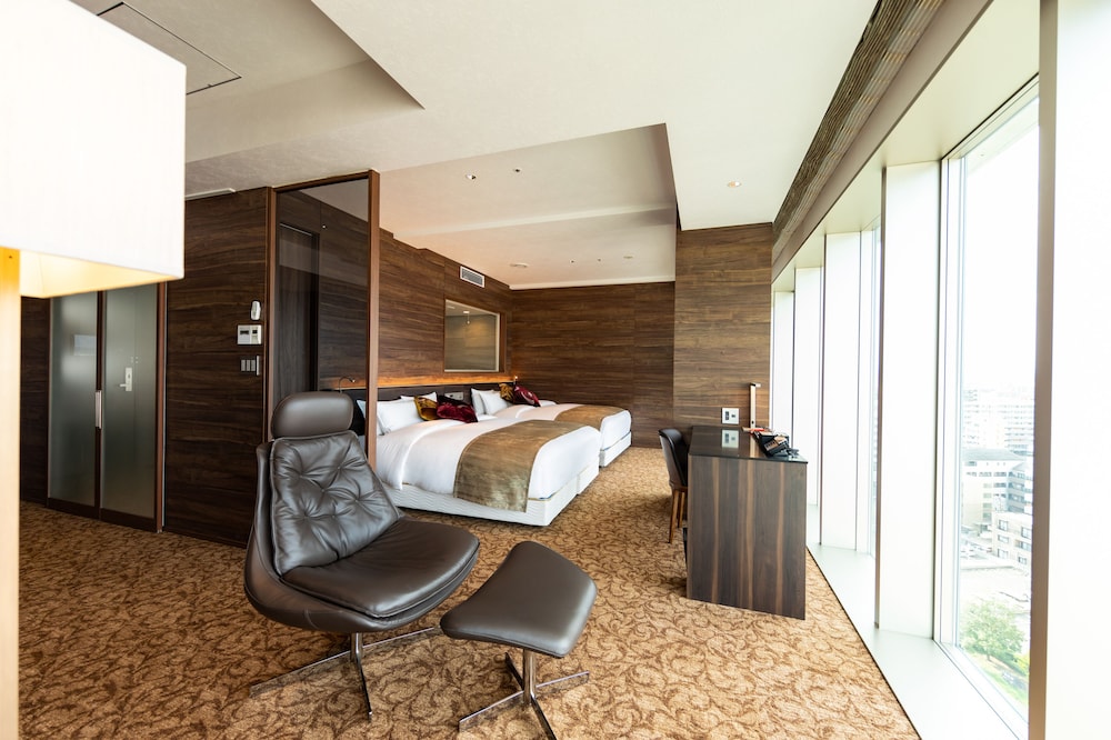 Classic, Suite, 2 Queen Beds, Bathtub