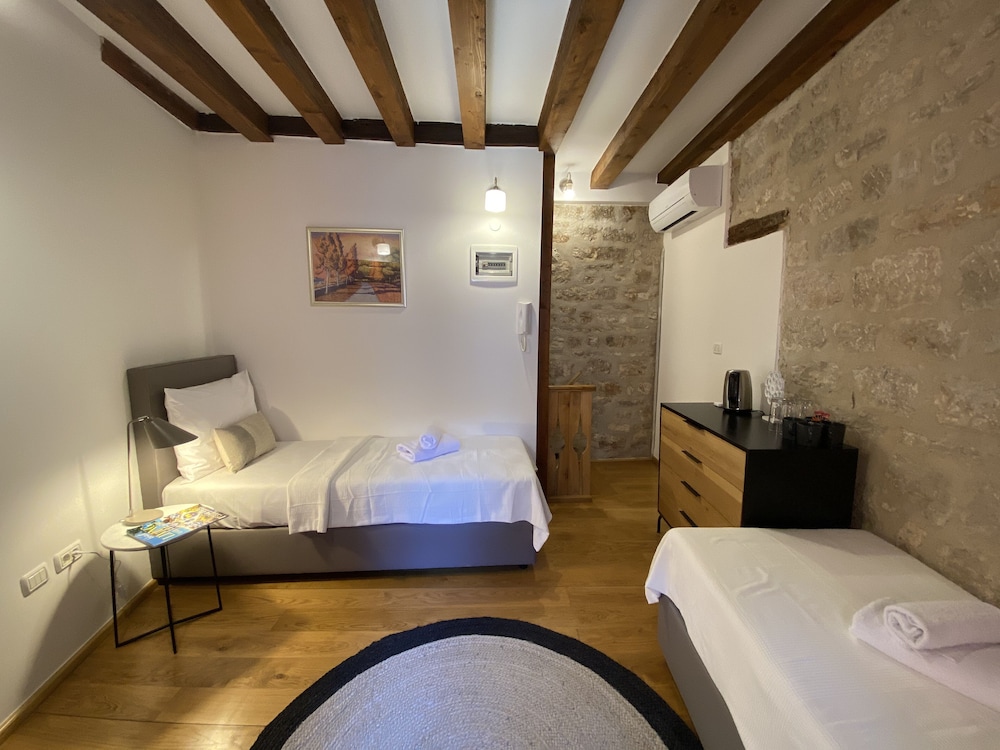 Noemi's Rooms - Adults Only 9/62
