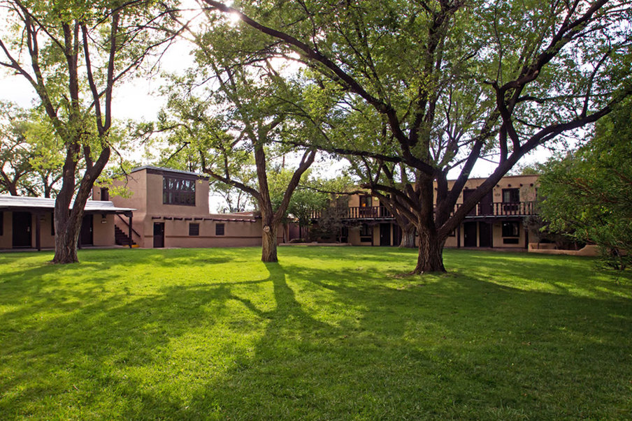 Sagebrush Inn Suites 76/81