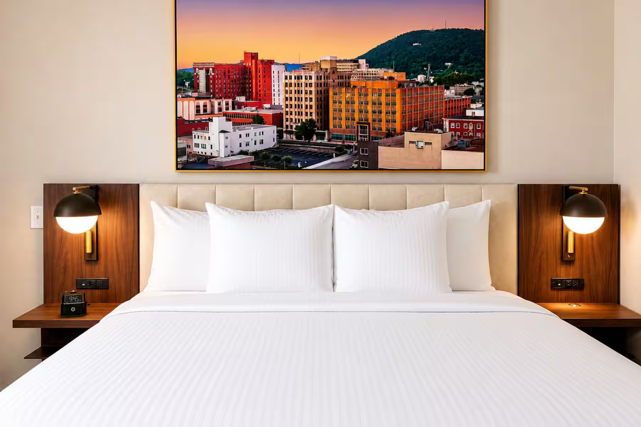 La Quinta Inn & Suites by Wyndham Roanoke Hollins/I-81 12/16
