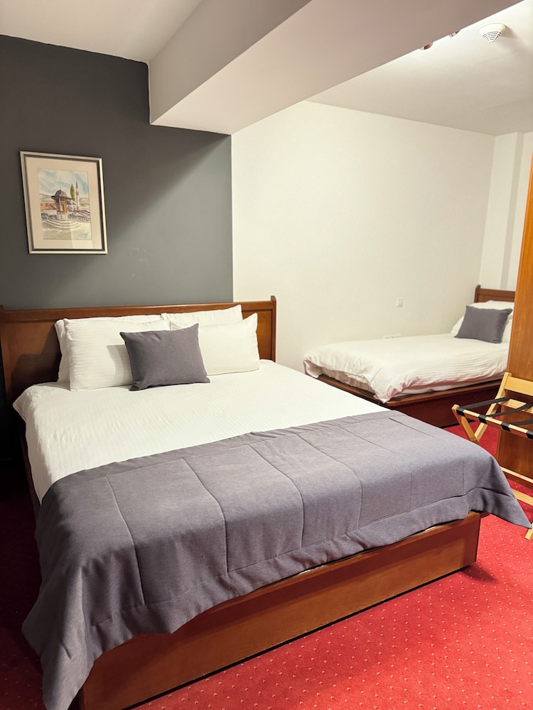 Astra Hotel 7/50