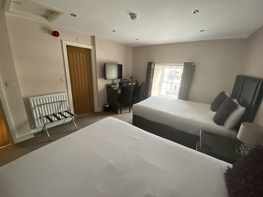 The Three Horseshoes Hotel 33/50