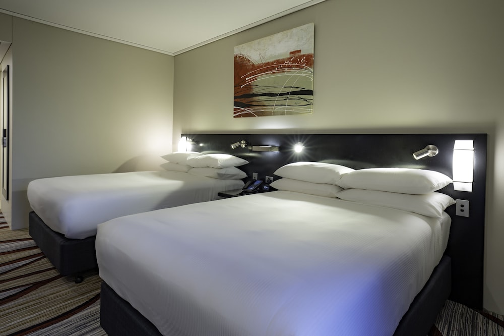 Hilton Cairns Hotel 17/85