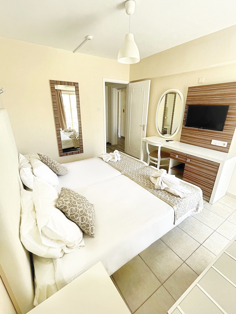 Antonis G Hotel Apartments 14/50