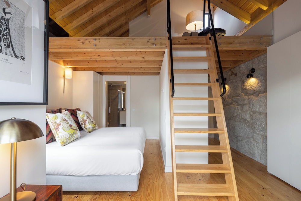 DUPLEX, STUDIO