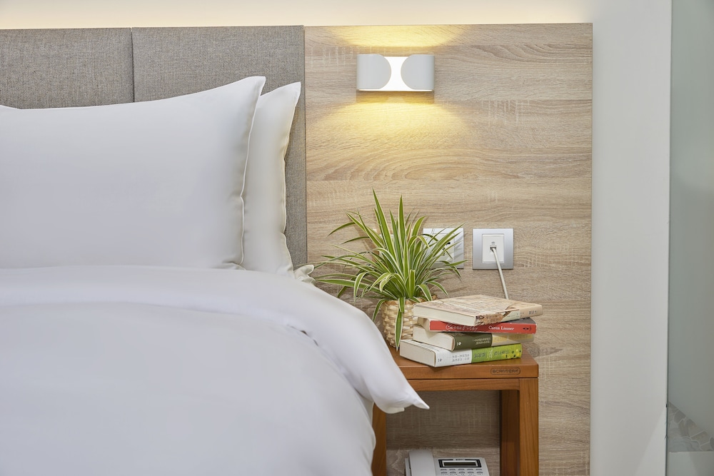 Z Hotel 59/59