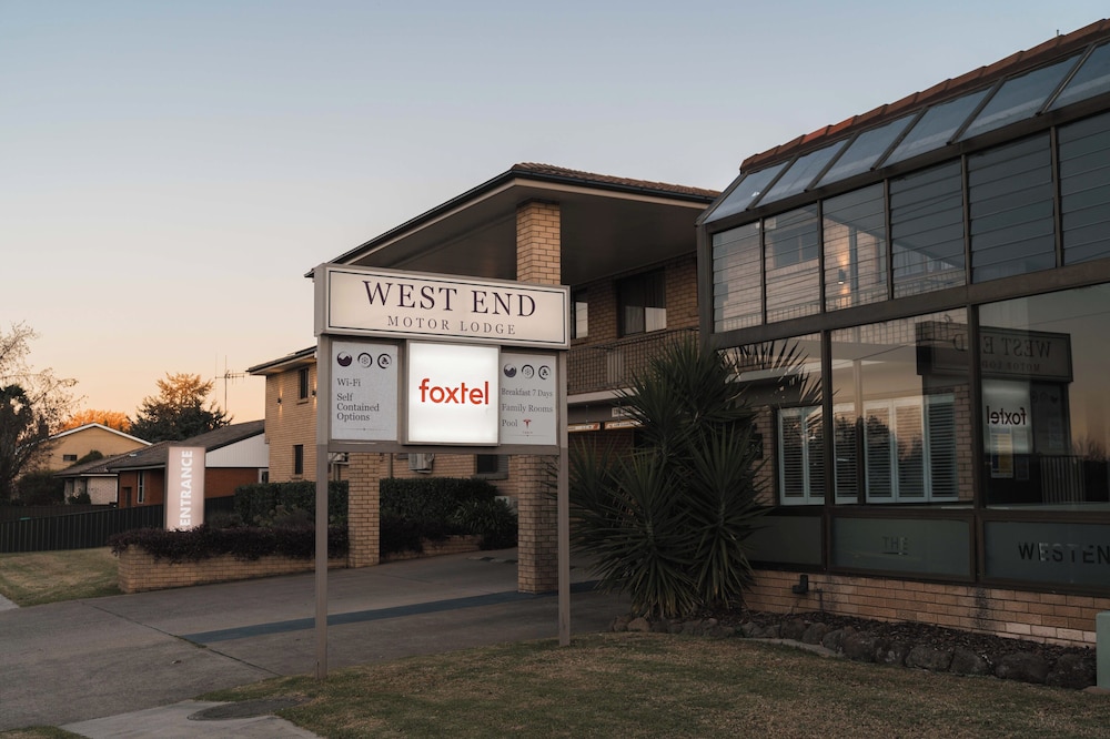 West End Motor Lodge 52/57