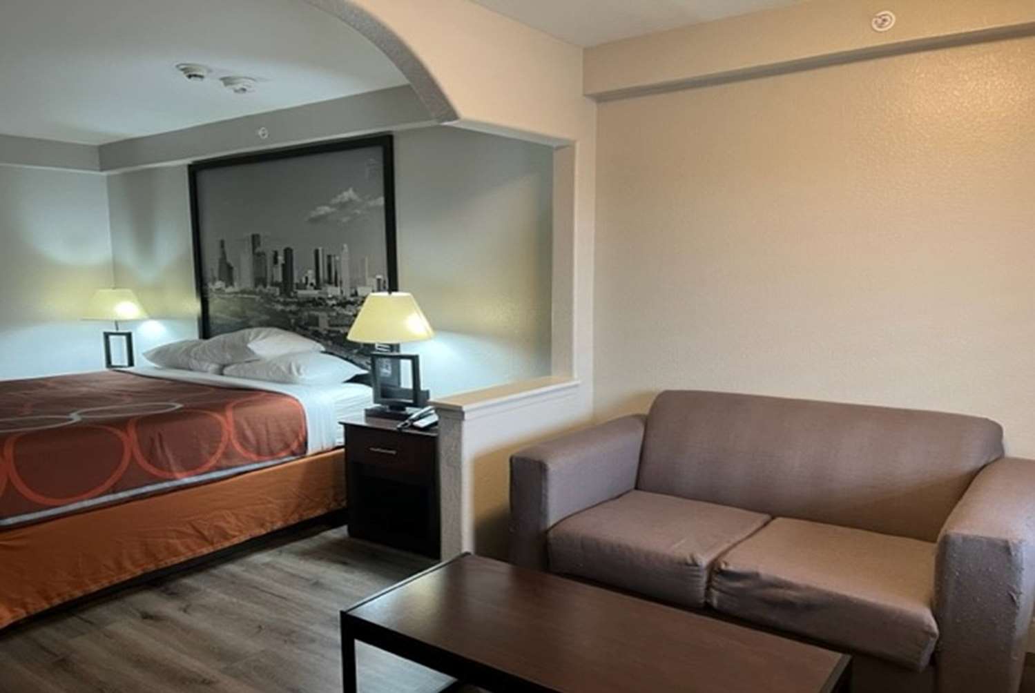 Super 8 by Wyndham Mont Belvieu/Baytown East 13/21