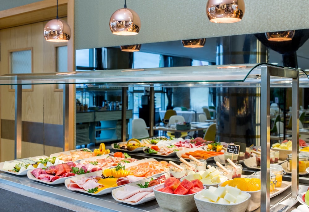 Crowne Plaza Madrid Airport Hotel 53/76