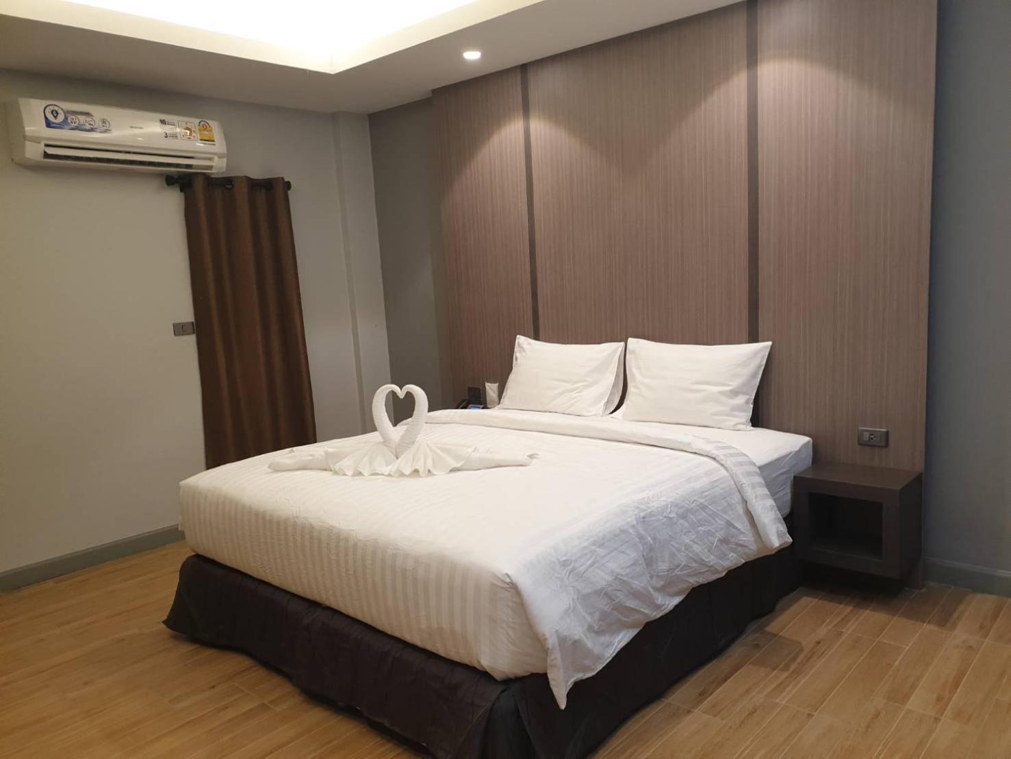 The Bed Hotel 20/50