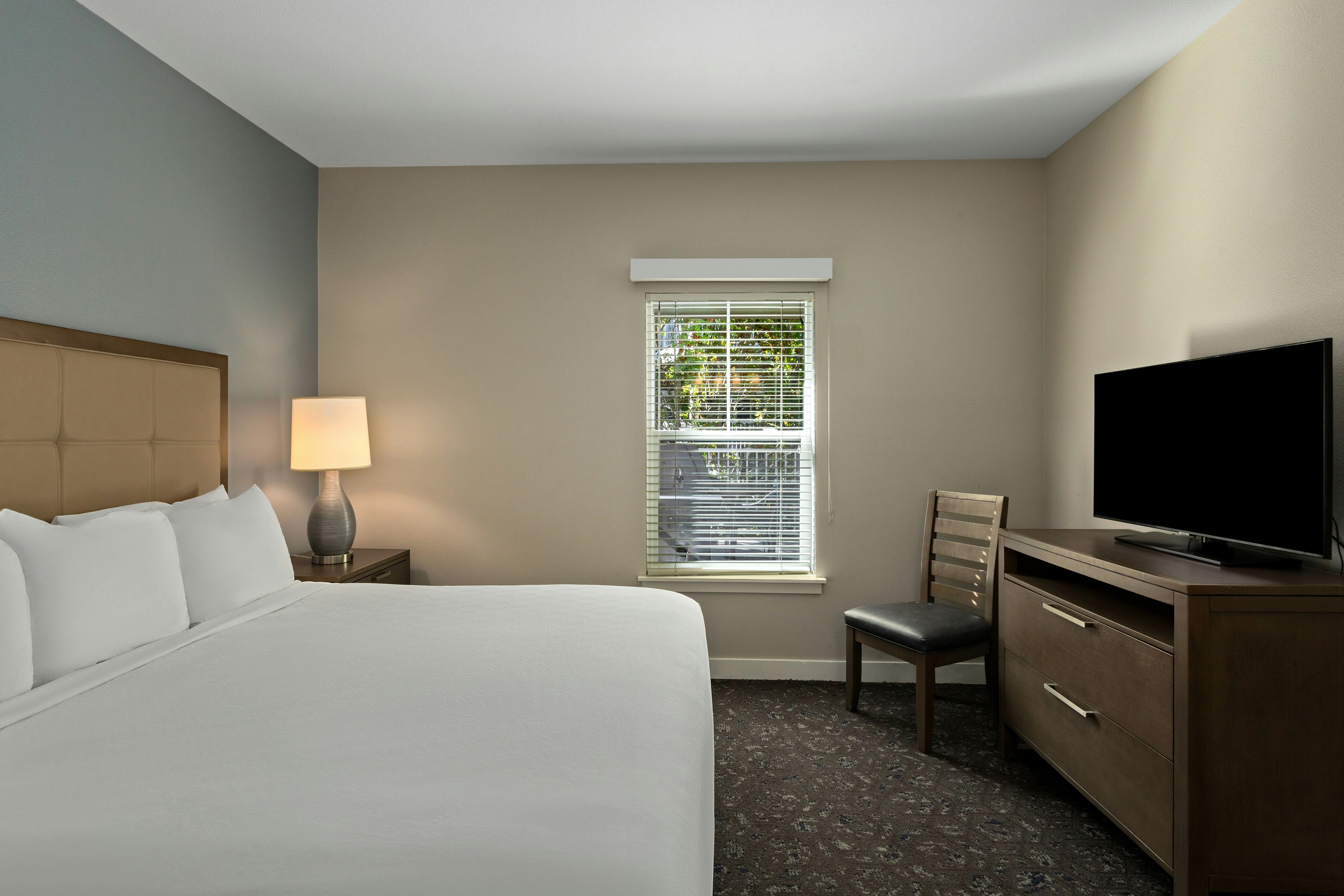 2 Bedrooms, Condo