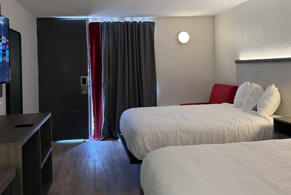 Ramada by Wyndham Lumberton NC North 27/60