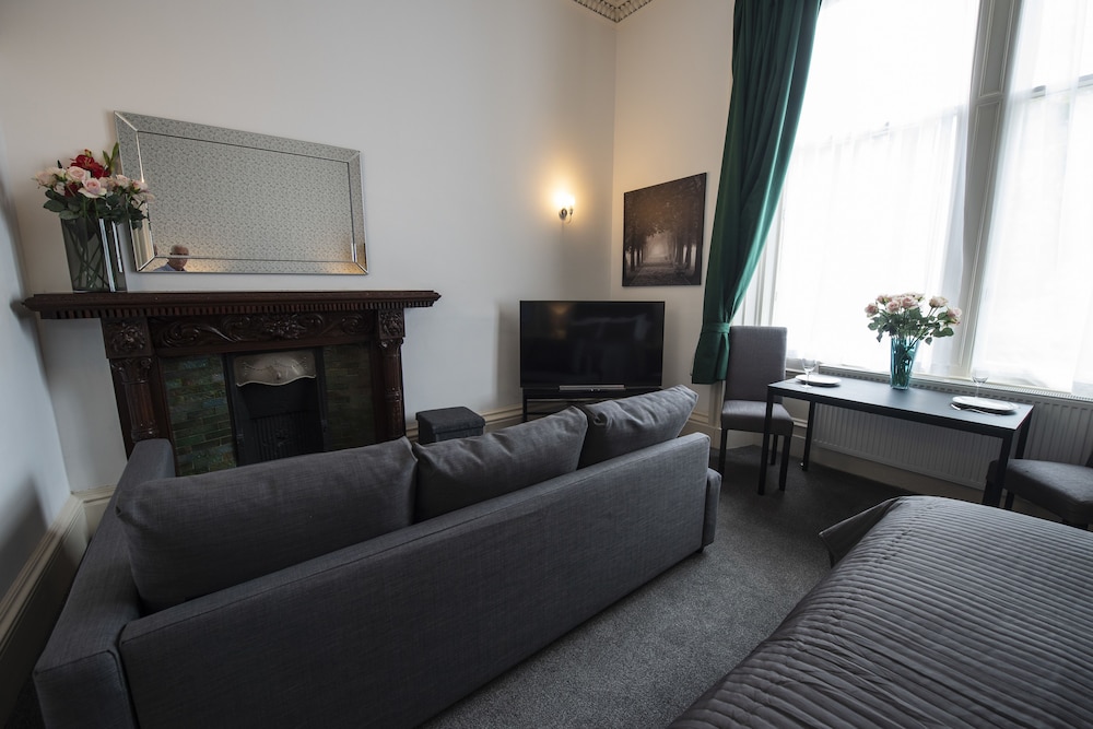 Grosvenor Suites 26/46