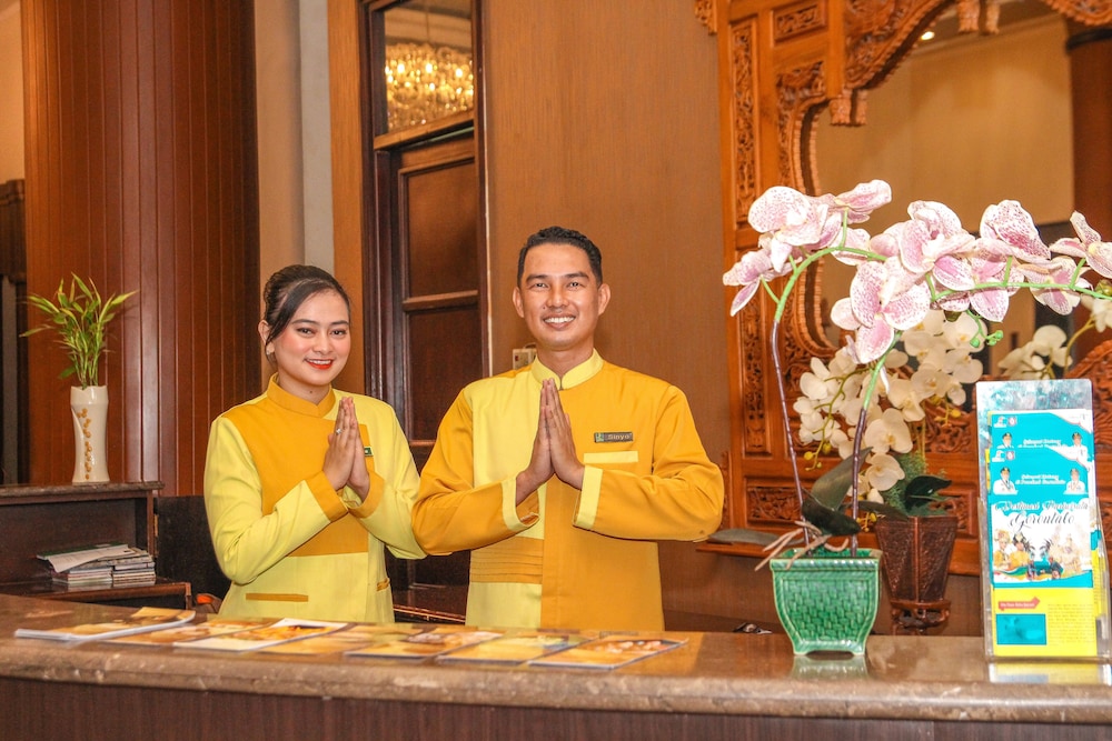 Grand Q Hotel Gorontalo 35/46