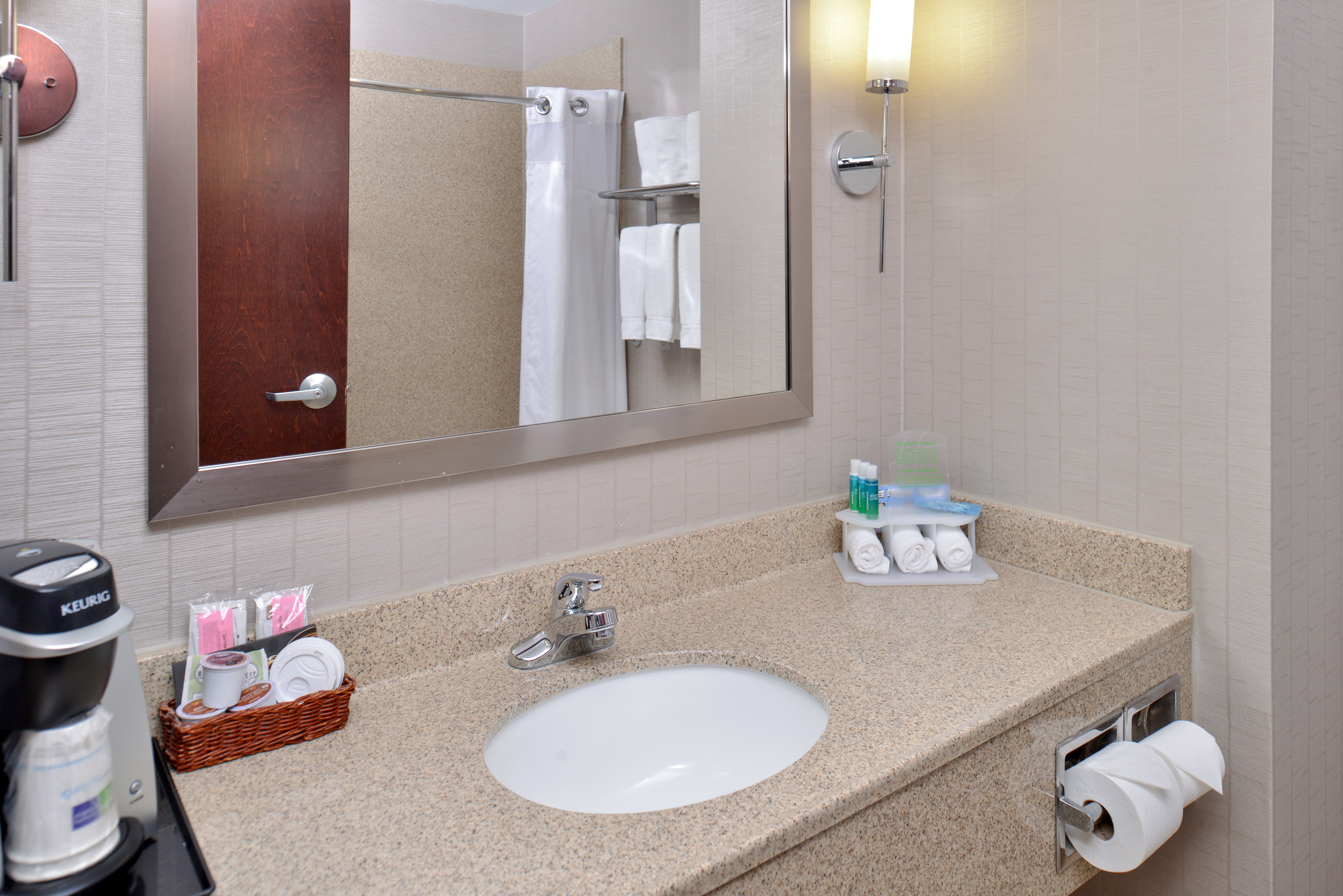 جناح بسرير كينج بحوض جاكوزي بحوض استحمام، Holiday Inn Express Hotel And Suites Lafayette 3/3