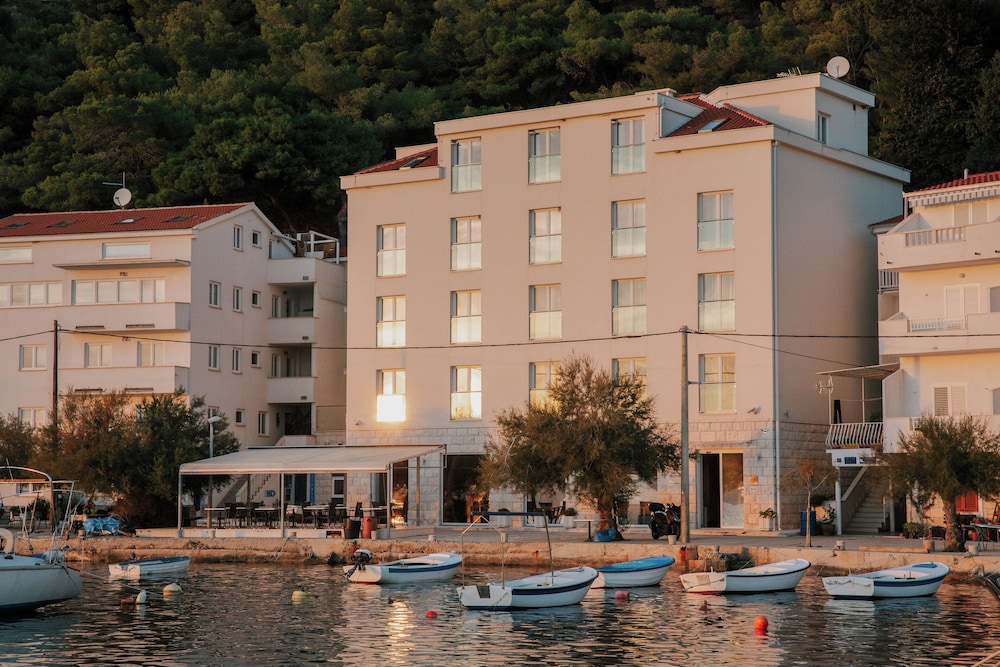 Hotel Pleter 7/77