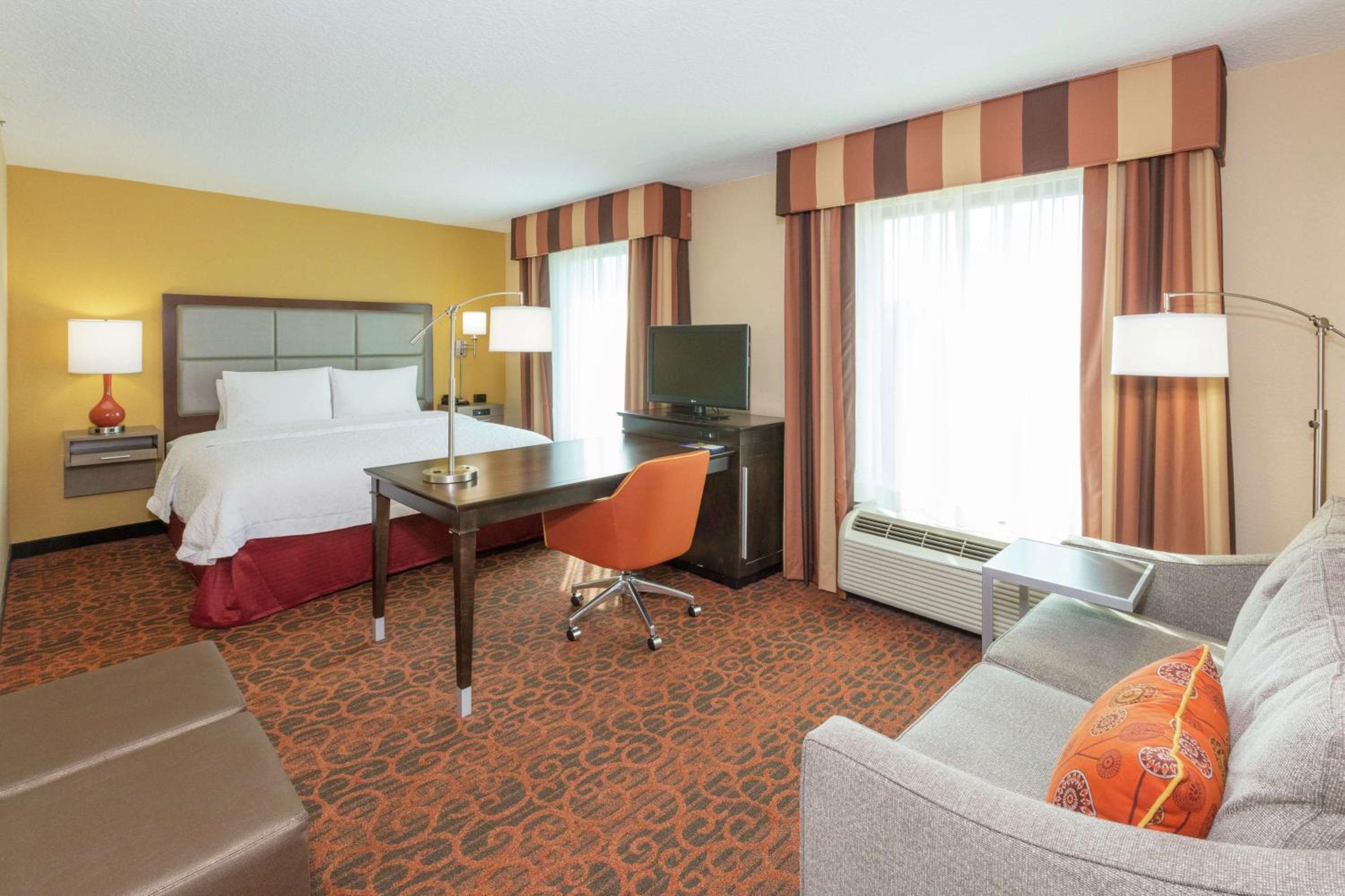 STUDIO, SUITE, KING BED, SOFA