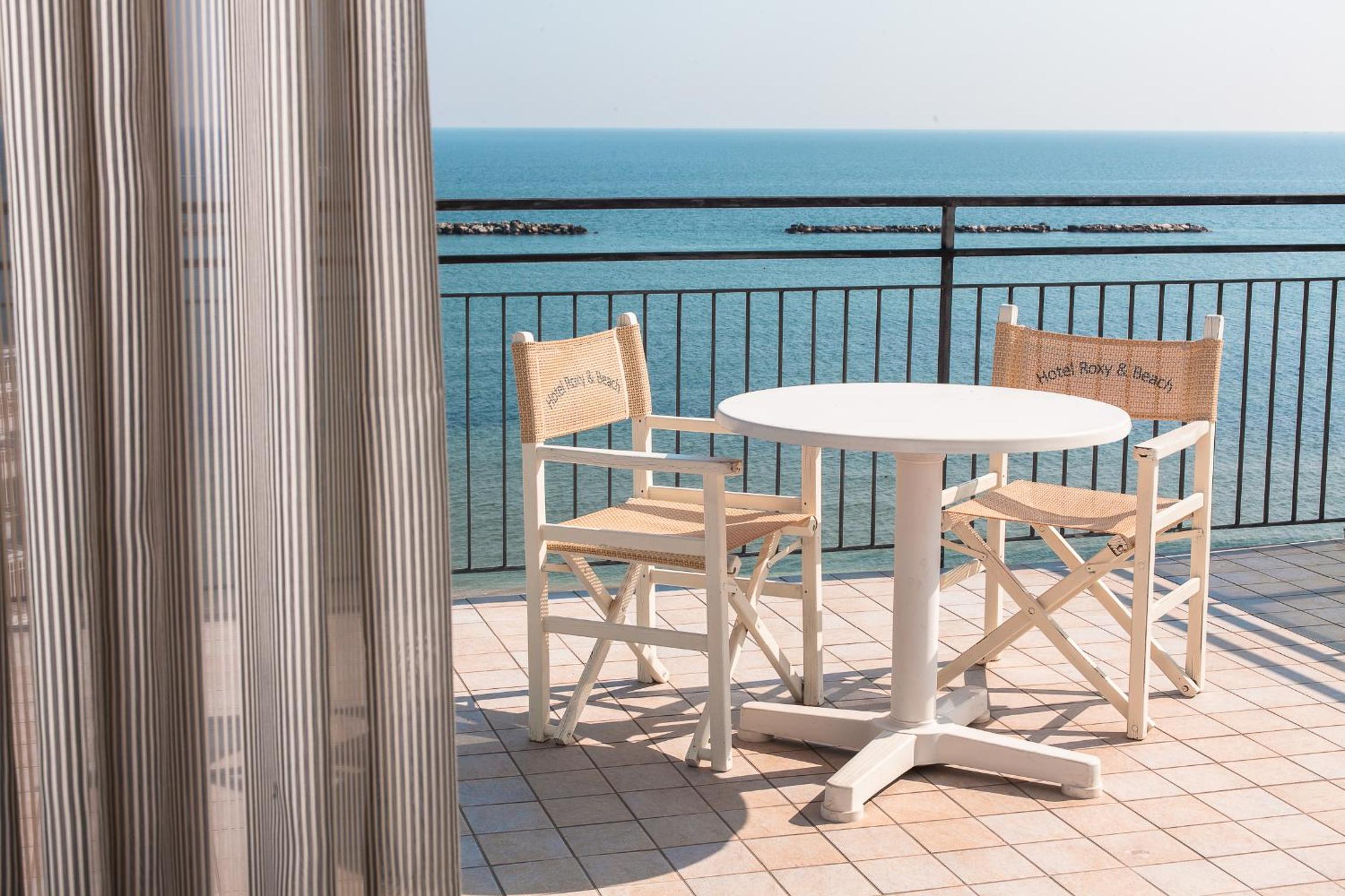 Roxy & Beach Hotel 31/43