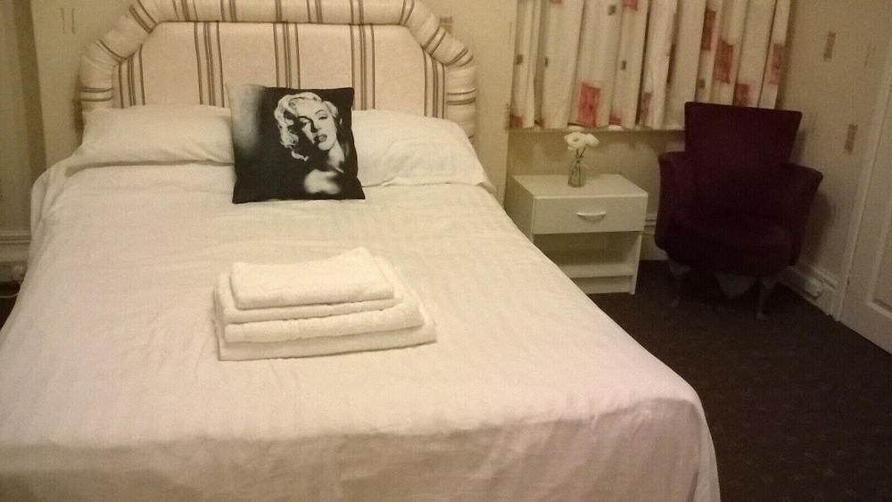 The Albert Hotel 13/41