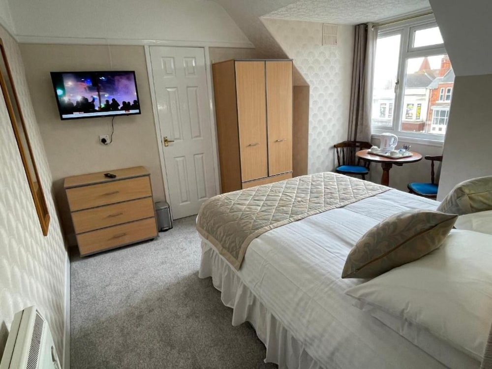 OYO Queens Hotel, Skegness 17/52