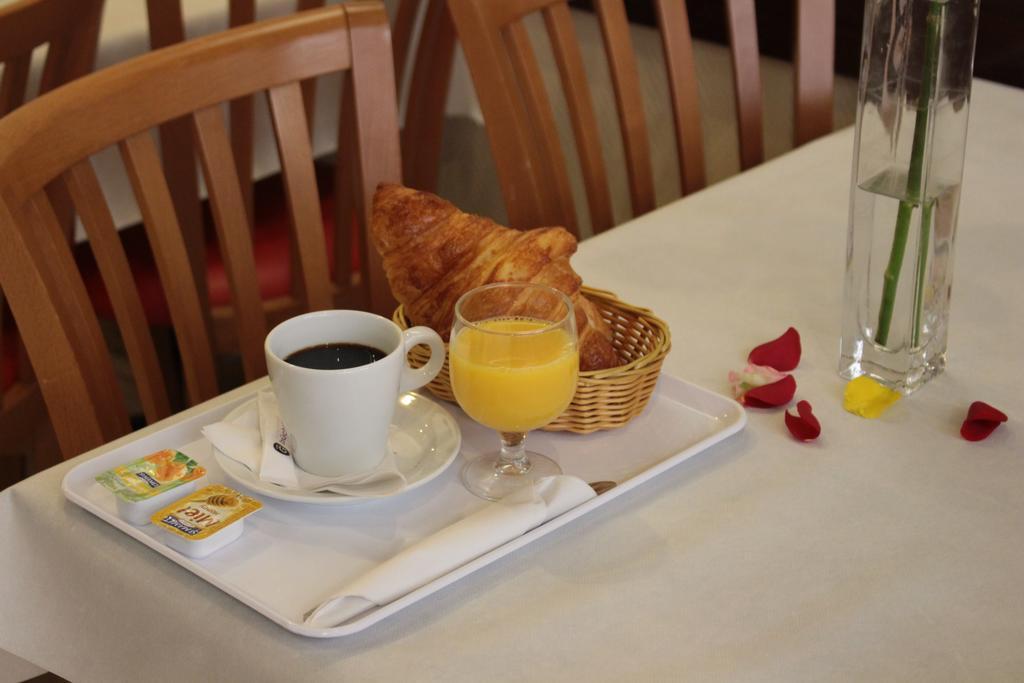 AMADEUS HOTEL 32/40