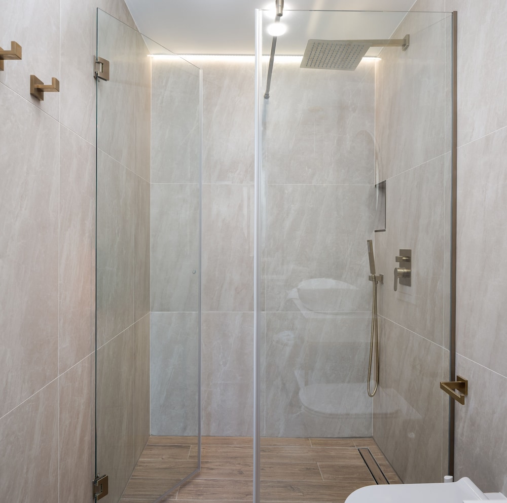 Le Premier Luxury Rooms 39/43