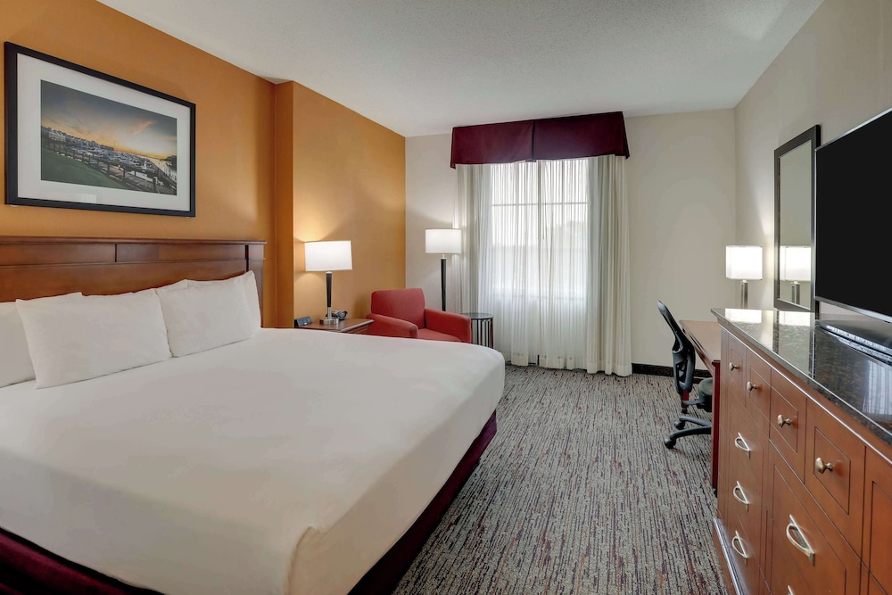 Drury Inn & Suites Charlotte Northlake 9/50