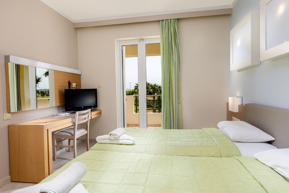 Sovereign Beach Hotel 14/50