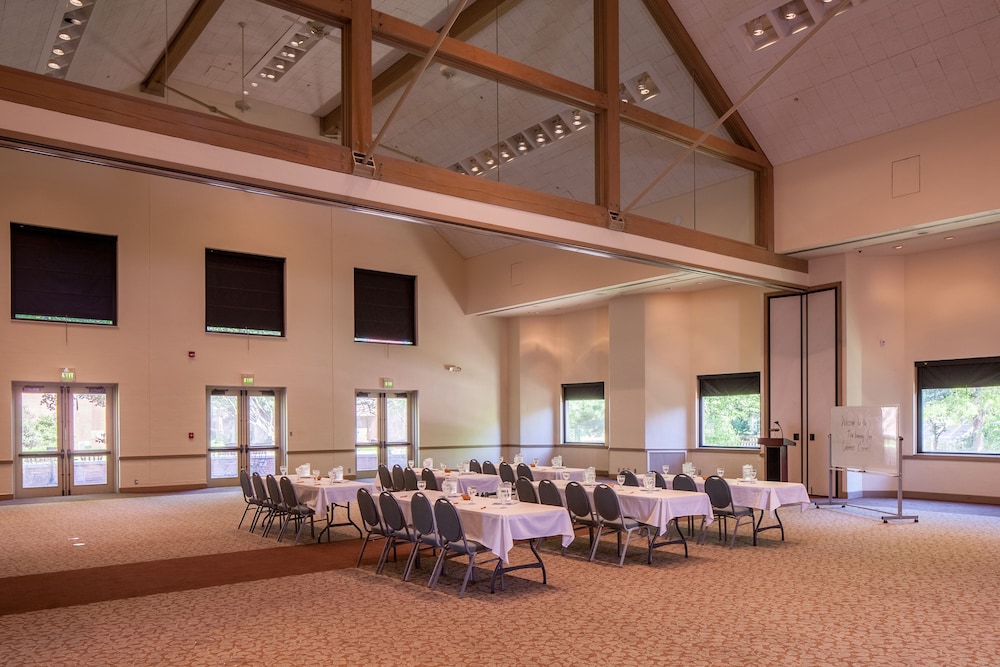New Harmony Inn Resort & Conference Center 25/49