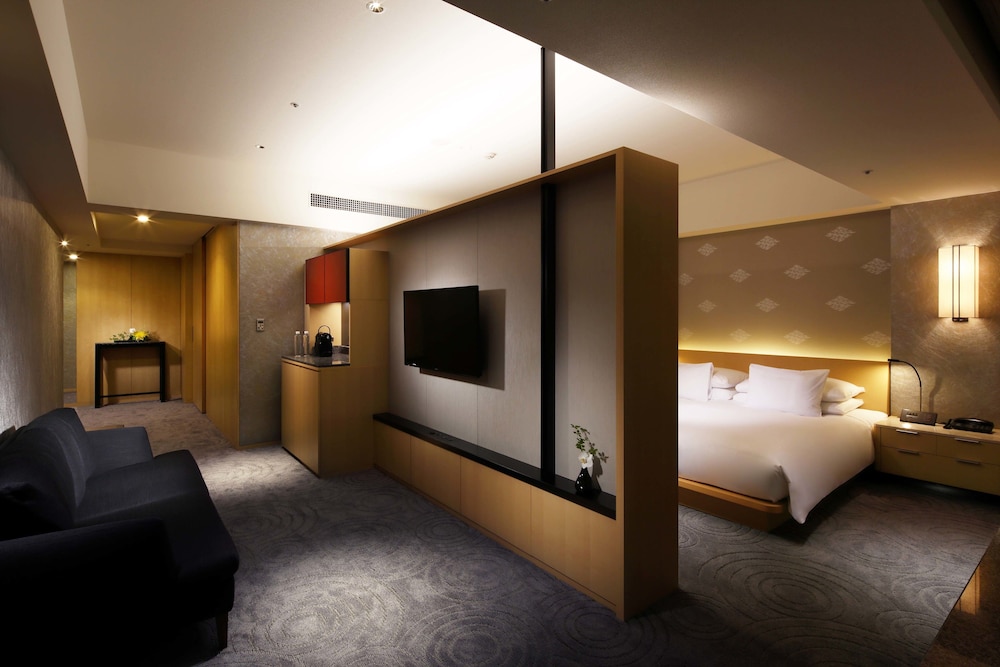 The Capitol Hotel Tokyu 27/74
