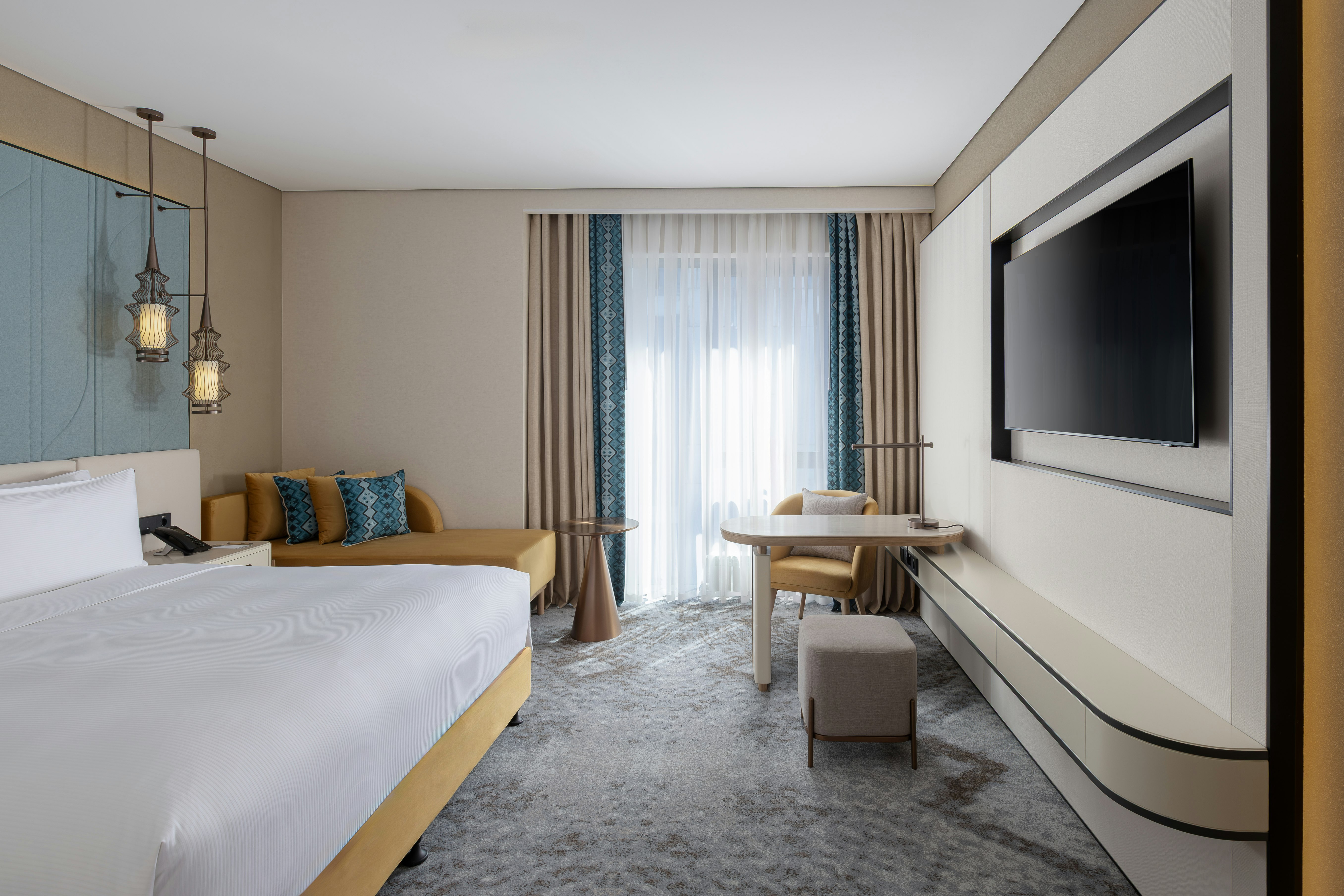 EXECUTIVE, KING BED