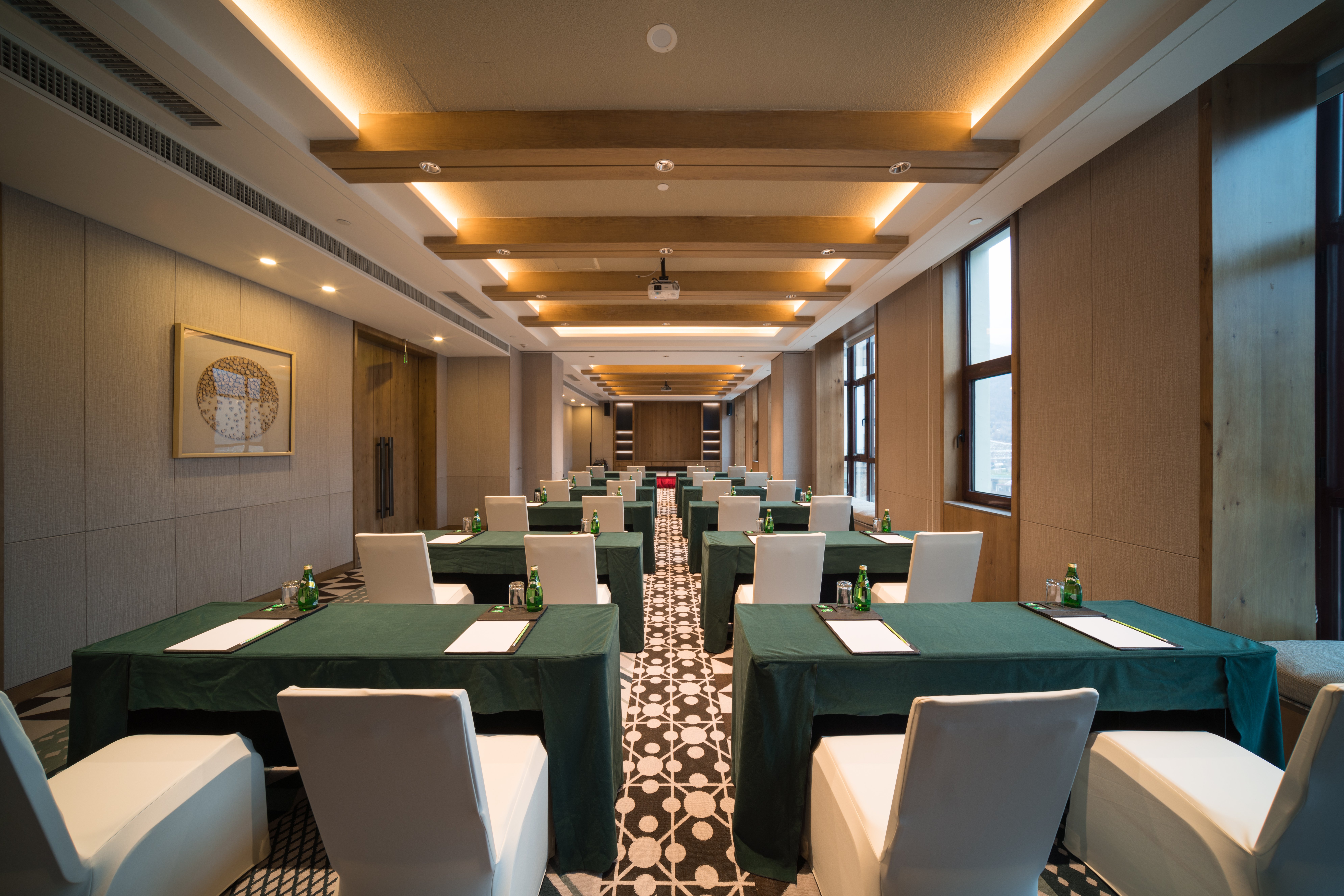 Holiday Inn Jilin Beidahu 69/75