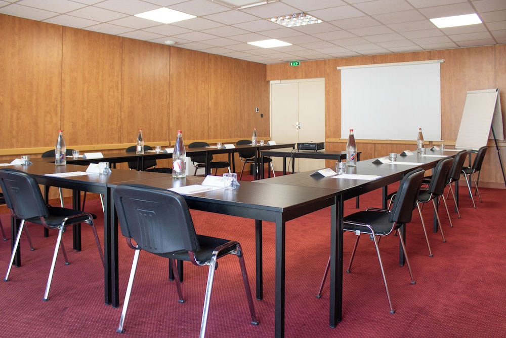 Brit Hotel Agen - L Aquitaine 47/53