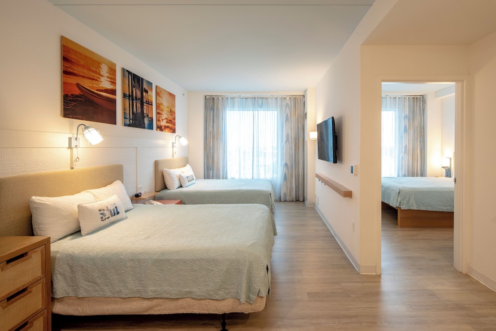 2 BEDROOMS, SUITE, ACCESSIBLE