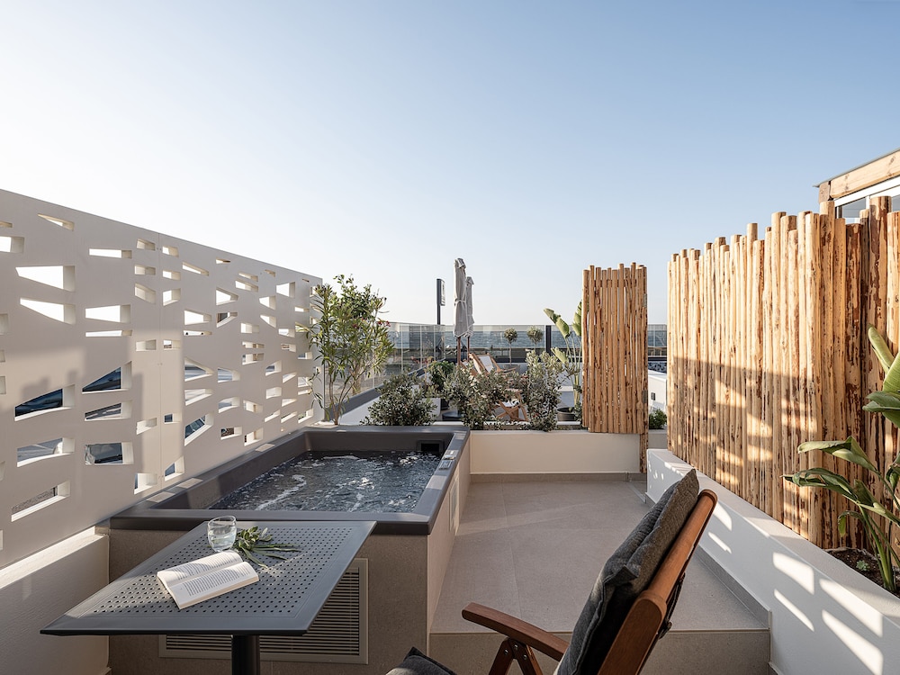 Calla Luxury Seafront Suites 18/50