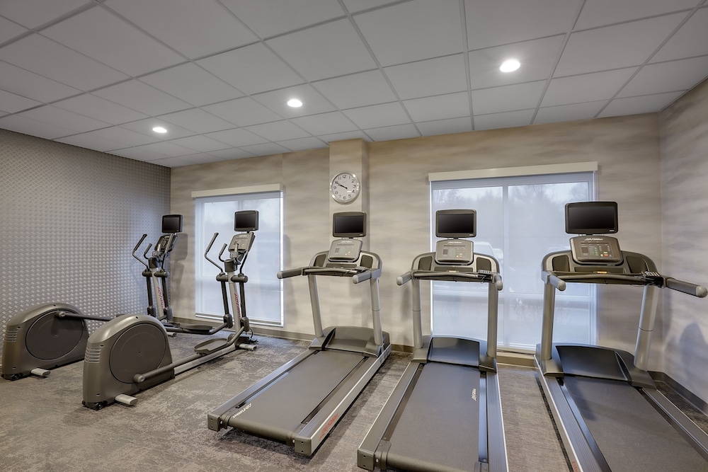 Country Inn and Suites By Carlson, Cortland, NY 21/48