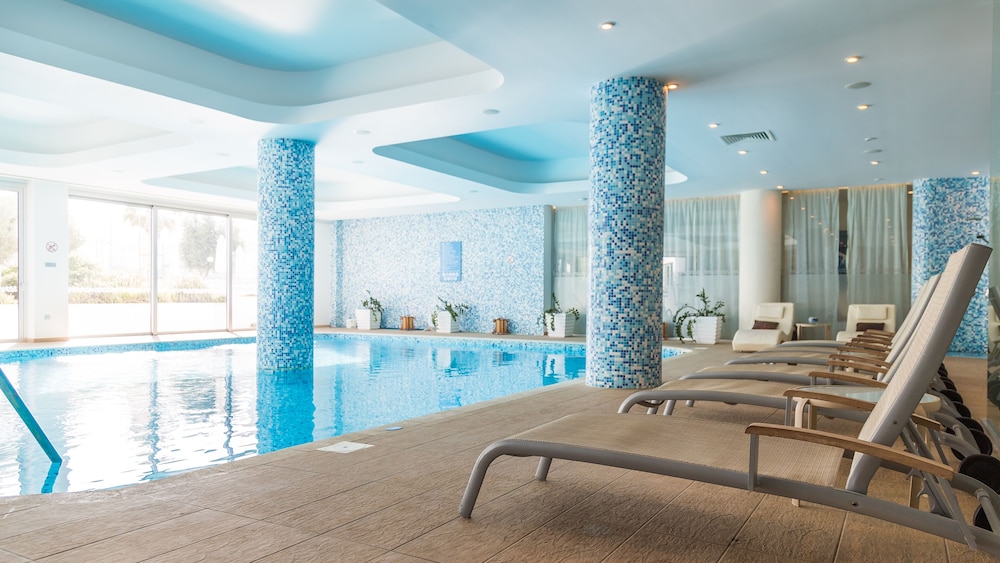 Vrissaki Beach Hotel 25/50