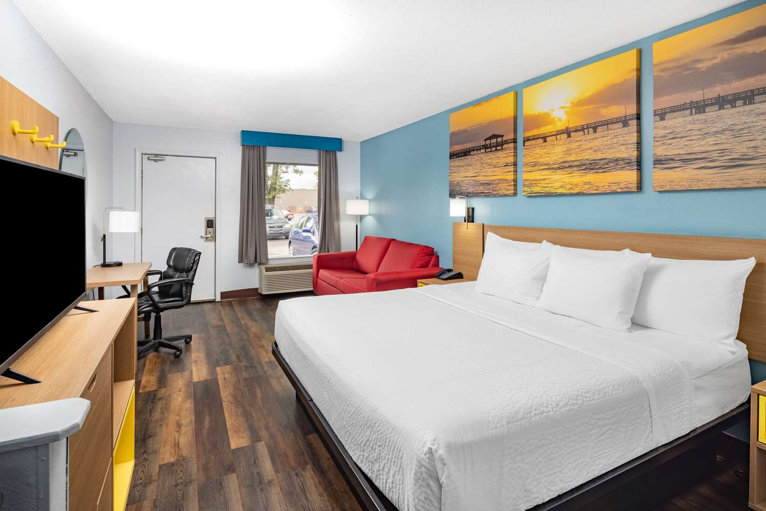 Days Inn by Wyndham Pensacola I-10 10/34