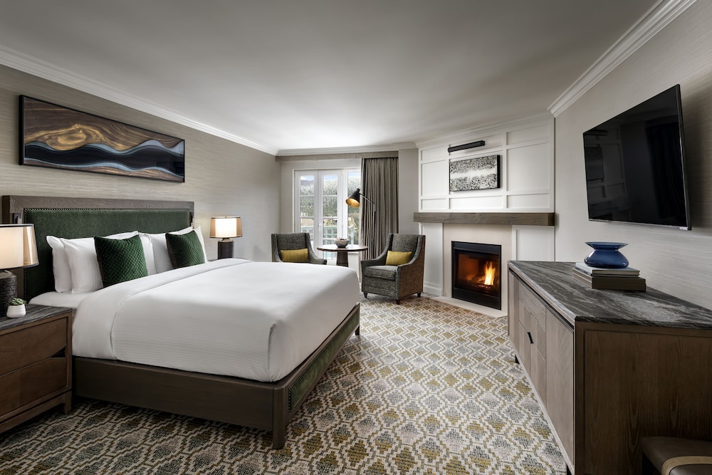 Fairmont Gold, King Bed