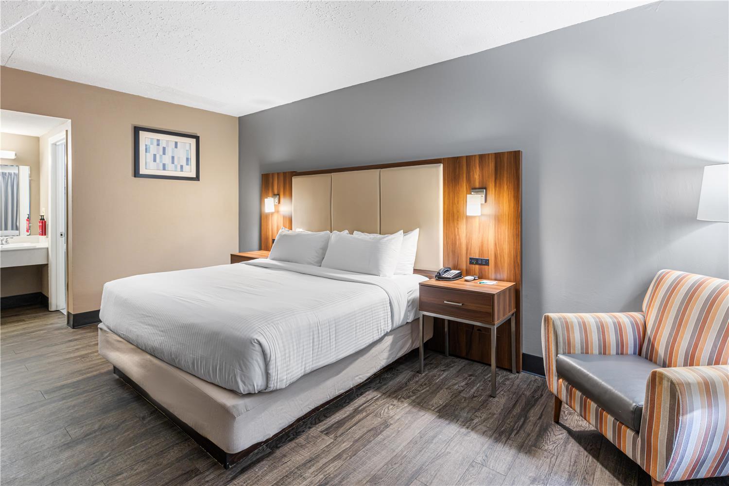 غرفة بسرير كينج، SureStay Hotel by Best Western Helen Downtown 3/4
