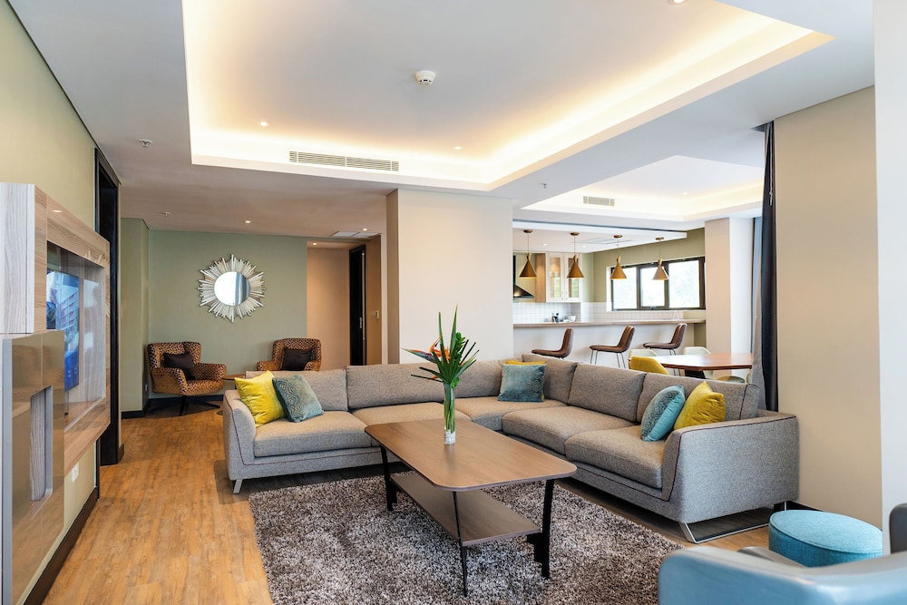 Trademark Suites at Enaki Town 22/60