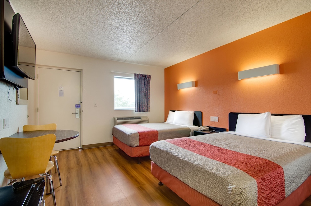 Motel6 Salina, KS 25/60