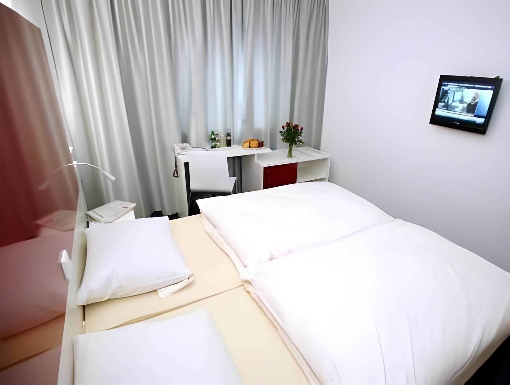 Room, Triple
