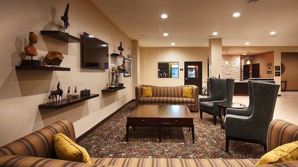 Best Western Lindsay Inn Suites 17/24