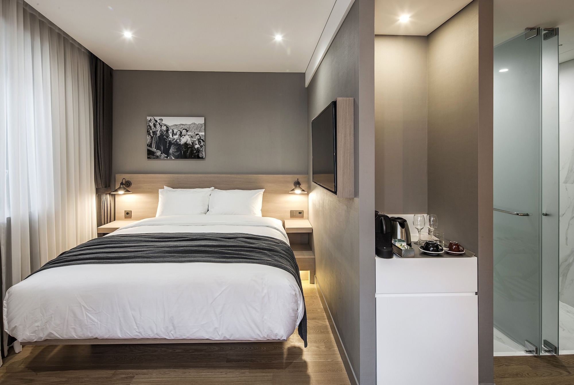 SEMI DELUXE, DOUBLE BED