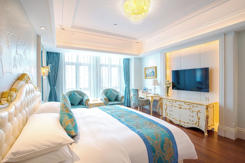 EXECUTIVE, KING BED